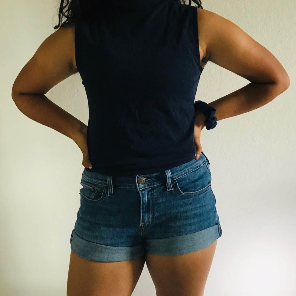 A Short Sleeved Navy Blue Turtle Neck S